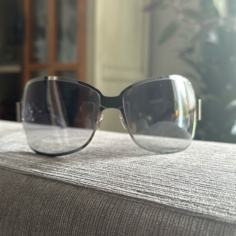 Gucci sunglasses in silver EUC!